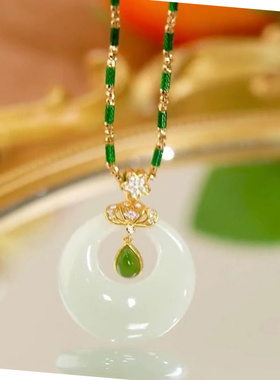 轻奢金翡翠平安扣水滴坠女款现货
