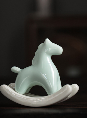 创意爱摇摇马国风陶瓷工艺品家居办公室茶桌面装饰摆设