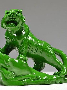 生肖虎摆件绿色实木质虎上山虎木雕虎家居办公装饰开业送礼工艺品