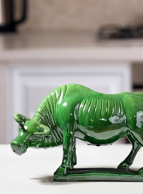 化妆室牛摆件正北厨房低头吸水牛陶瓷黄色水牛客厅阳台缺角工艺礼