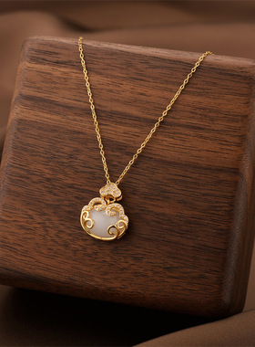 新款祥云如意平安锁复古18K金吊坠钛钢项链女保色锁骨链现货批发