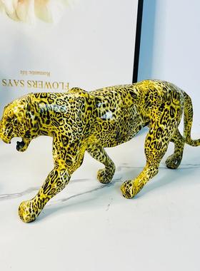 新款创意炫彩豹子动物树脂工艺品摆件家居客厅桌面电视柜装饰礼品