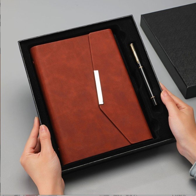 现货a5仿皮商务笔记本 pu三折活页本高档记事本套装可印制lo go - 图0