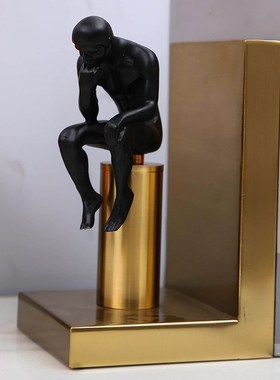 北欧轻奢金属人物沉思者书挡摆件办公室书房书立样板酒店软装饰品