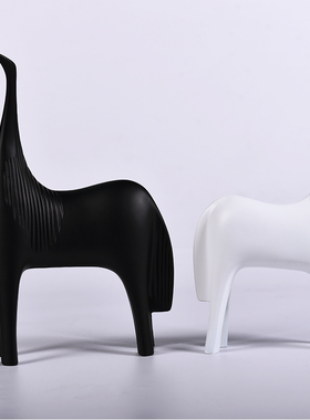 北欧简约黑白对马抽象摆件创意家居客厅电视柜酒柜书房装饰品摆设