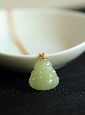 18k金镶新疆和田玉黄口佛公吊坠