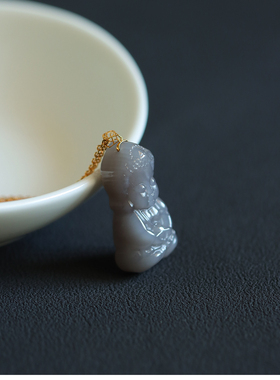 18k金镶和田玉烟紫宝宝佛吊坠