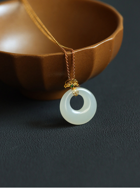 18k金新疆和田玉白玉平安扣挂件