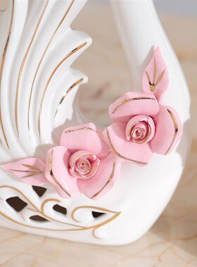 2024天鹅摆件装饰品结婚礼物客厅电视柜酒柜房间家居陶瓷欧式新款