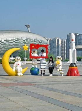太空人太示空雕塑户外玻璃纤维商场美样24126436陈装饰品屋展中人