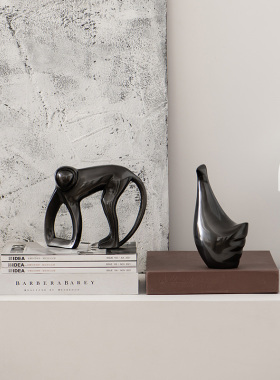 现代样板间铝制抽象猴子鸽子摆件金属银色奏乐人金色镂空玄关装饰