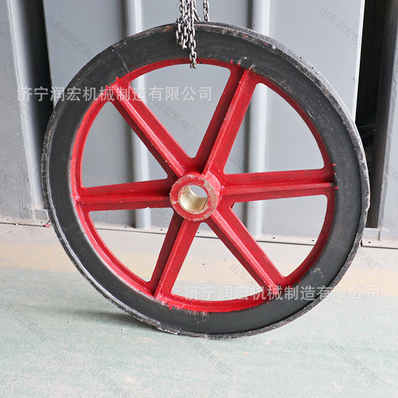 1.2m inclined shaft sky wheel guides the wire rope to turn to the single groove drilling wheel. The fixed lifting wheel above the well can be seen in the picture.