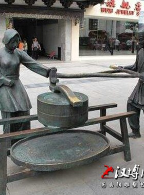 玻璃钢仿铜雕塑推磨人物雕塑民俗小品雕塑户外公园景观农耕主题