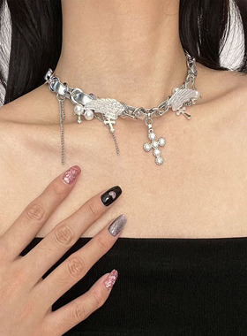 新款银色皮革金属翅膀闪钻十字架