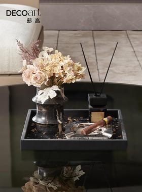 现代高雅的公司聚会客厅沙发圆托盘纸巾盒意大利花瓶组合景观布局