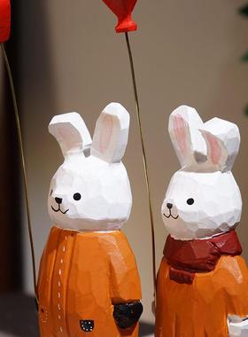 小兔举爱心气球手工木雕小摆件可爱卡通办公室桌面装饰品女生礼物