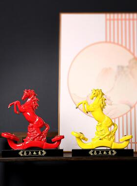 采购产品红陶瓷马饰品，办公室桌面，客厅，门厅，家庭礼品，装饰