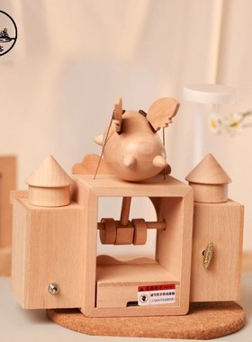可爱城堡飞猪桌面摆件创意礼物家居装饰高档大气V八音盒木质机械