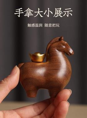 胡桃木雕刻马上有钱桌面摆件檀木家居客厅电视柜办公装饰品工艺品