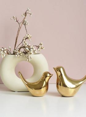 北欧现代轻奢简约客厅玄关书架陶瓷金色小鸟软装饰品创意酒柜摆件