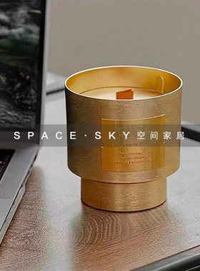 现代简约样板间床头柜组合软装饰品黑色马毛相框抽象尖嘴人摆件