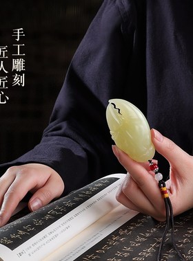 天然玉石摆件手中有钱螃蟹钳手把件家居饰品把玩解压送礼品