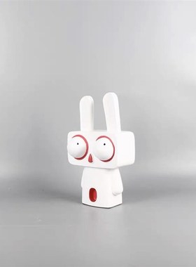 红色瞪眼兔子摆件大眼方兔树脂摆件桌摆客厅电视柜儿童房书房装饰