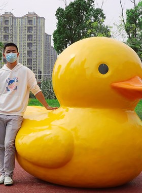 大型卡通小黄鸭幼儿园雕塑仿真鸭鹅摆件户外景区广场草坪乐园装饰