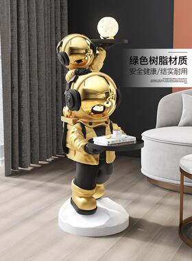 大型宇航员客厅地板站立的装饰品电视柜旁边的沙发宇航员音频乔迁