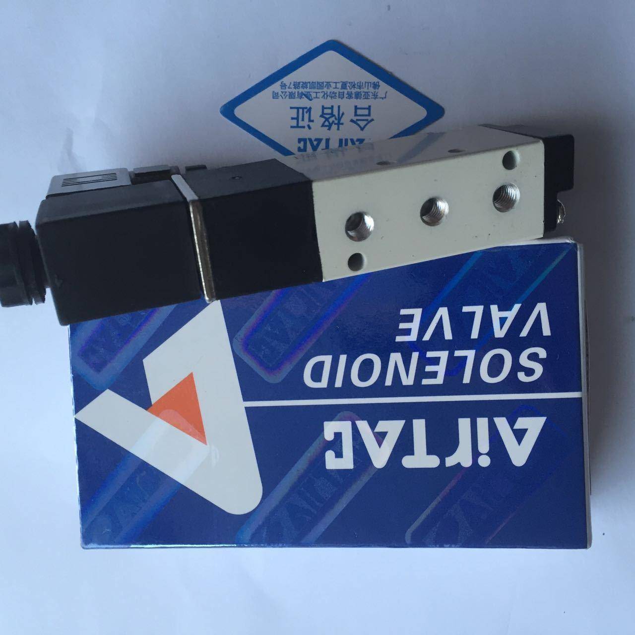 亚德客电磁阀4V110-15/4V210-8/4V310-10/4V410-15/4V220/DC24V - 图1