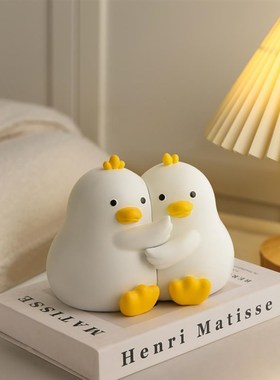 in风可爱抱抱鸭书挡摆件办公室书房桌面书架客厅卧室酒柜装饰品