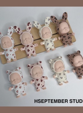 车载香薰可爱豹纹睡眠宝宝汽车空调出风口香水扩香石膏装饰风口夹