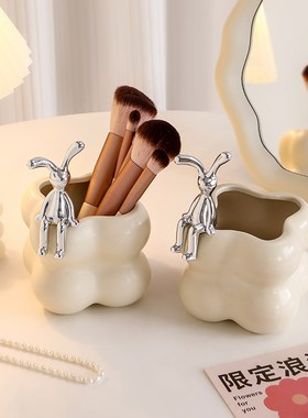 可爱少女心笔筒大容量高级感学生书桌收纳摆件书房卧室化妆台笔架