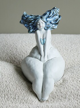 手工抽象人物海边蓝色女孩陶瓷雕塑柜子创意艺术装饰品工艺品摆件