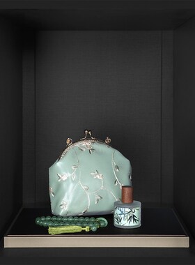 E-Pin逸品 样板房间衣帽间女士装饰摆件古典古风中式翠绿旗袍刺绣