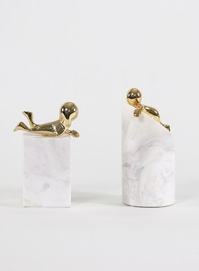 现代大理石小黄铜人物摆件样w板房客厅桌面饰品电视柜书架轻奢软