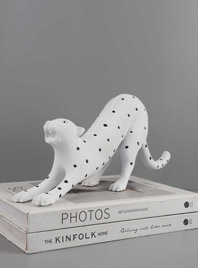 简约创意白色波点豹子动物摆件样板间艺术品家居客厅酒柜桌面软装
