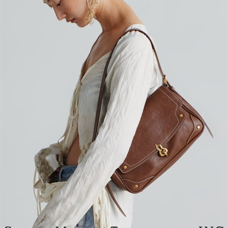 西木汀 半熟芝士 真皮单肩斜挎包包女新款小方包高级感法棍腋下包,淘宝优惠券,粉丝福利购,淘宝优惠卷