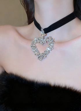 轻奢时髦爱心水晶吊坠项链黑丝绒
