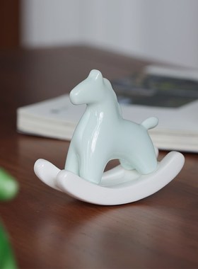 炼器可爱摇摇小绿马摆件家居简约饰品客厅办公室桌面装饰创意礼品