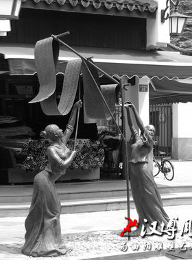 传统民俗文化雕塑玻璃纤维织布流程布匹雕塑铸铜人物雕塑街头景观