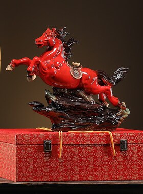 陶瓷马到a成功摆件红色招财生肖马客厅酒柜电视柜办公室装饰工艺