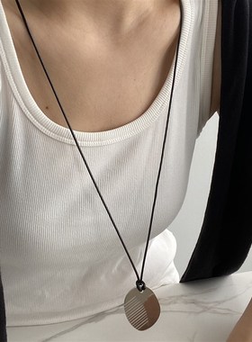新款黑绳子不锈钢小梳子长款项链字母爱心拉丝白色圆形小众项链女