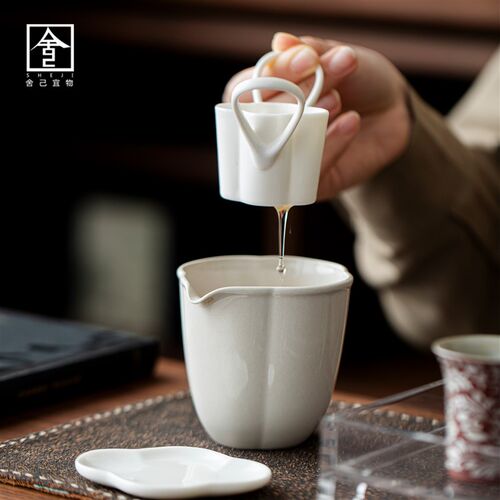 花型茶漏杏白釉公道杯创意茶具女士喝茶杯花茶过滤杯陶瓷精美茶杯 - 图1