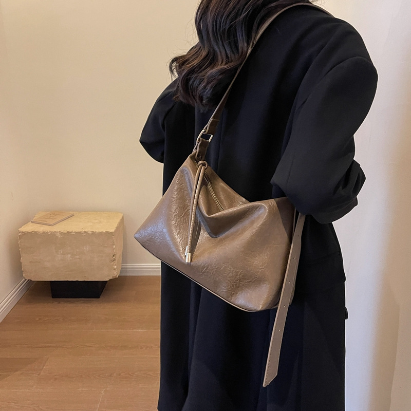 大容量单肩包小众包包女2025新款女包百搭斜挎包时尚休闲通勤女包