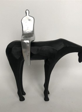 现代新骑马雕塑小办公室酒店玄关样房间书房软装饰品