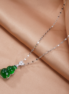 绿色葫芦项链轻奢锁骨链仿和田玉