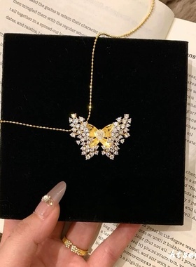 「星熠蝶梦」金色拉丝满钻蝴蝶项链复古轻奢贵气时尚千金感毛衣链