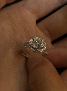 浪漫中古风满钻玫瑰花莫桑石钻戒女轻奢爆闪仿真钻石戒指婚戒指环