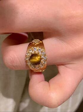 显贵!中古金色虎眼色闪钻戒指老钱风轻奢高级感指环2026新款女士